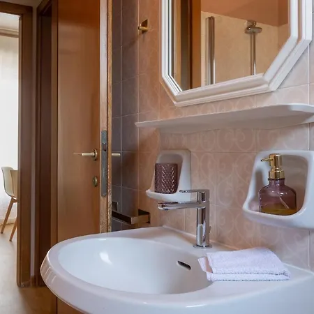 Maison D' Or E Casa Elegante Dal Fascino Luxury Vintage Silenziosa דירה *