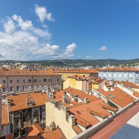 Lägenhet Maison D' Or E Casa Elegante Dal Fascino Luxury Vintage Silenziosa Trieste