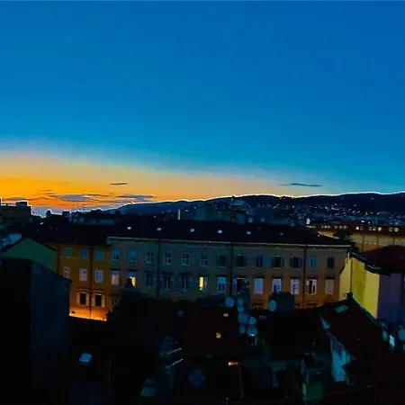 Maison D' Or E Una Casa Elegante Dal Fascino Luxury Vintage Silenziosa Trieste *